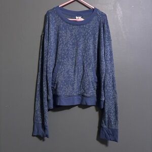All in motion blue retro animal print sweatshirt with pockets size kids large